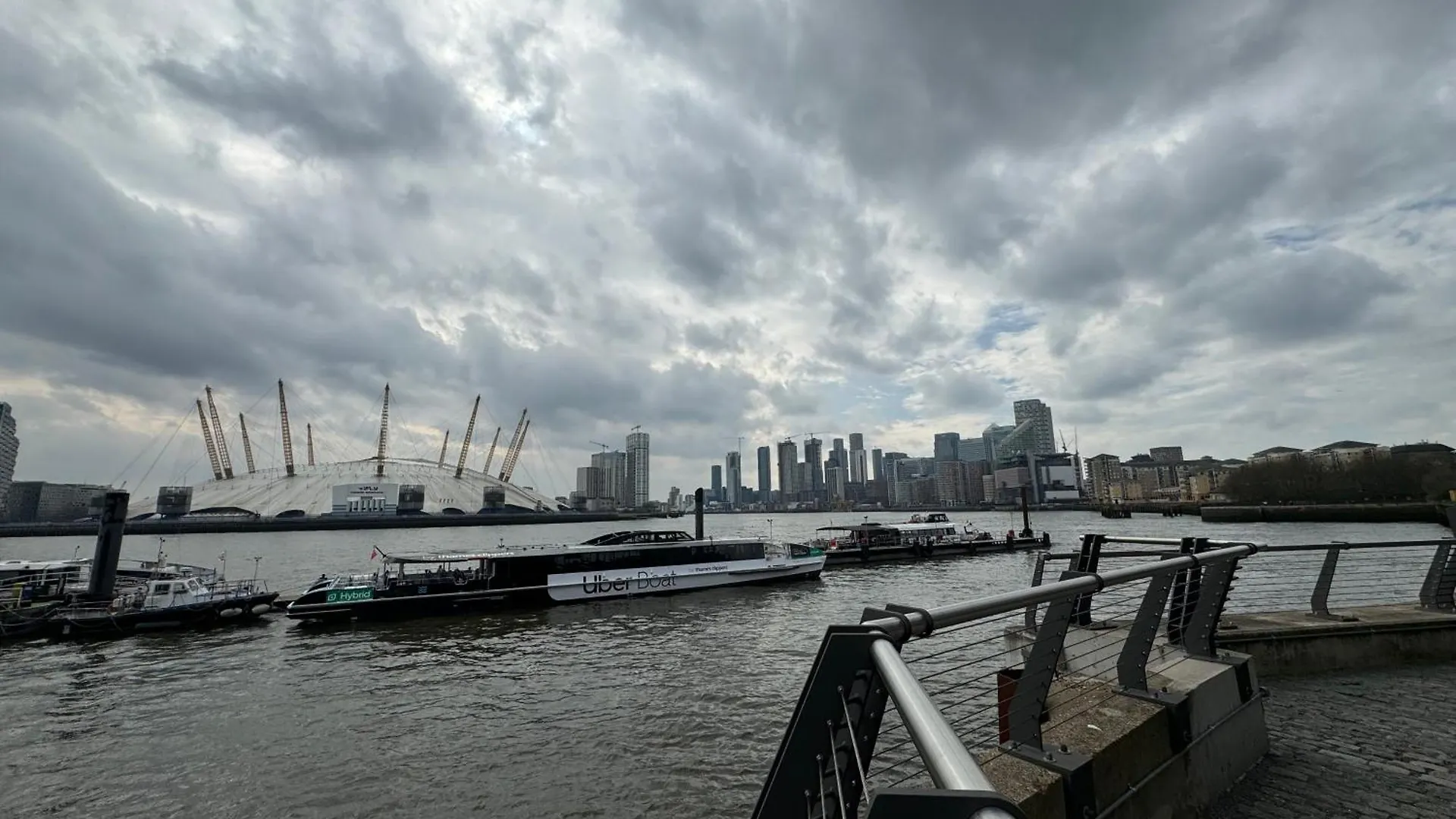 London Luxury Flat With Balcony, River View, O2 Arena, Excel, Canary Wharf, Station Apartment 0*,